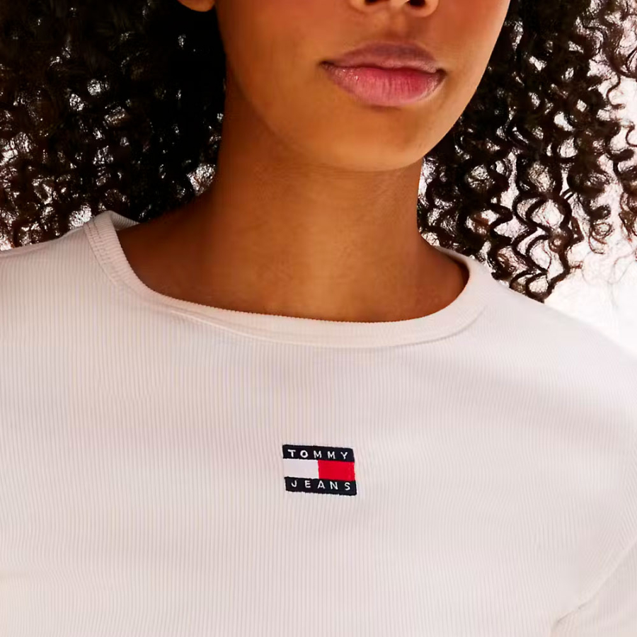 camiseta-canelada-justa-com-aplique camiseta-canelada-justa-com-aplique