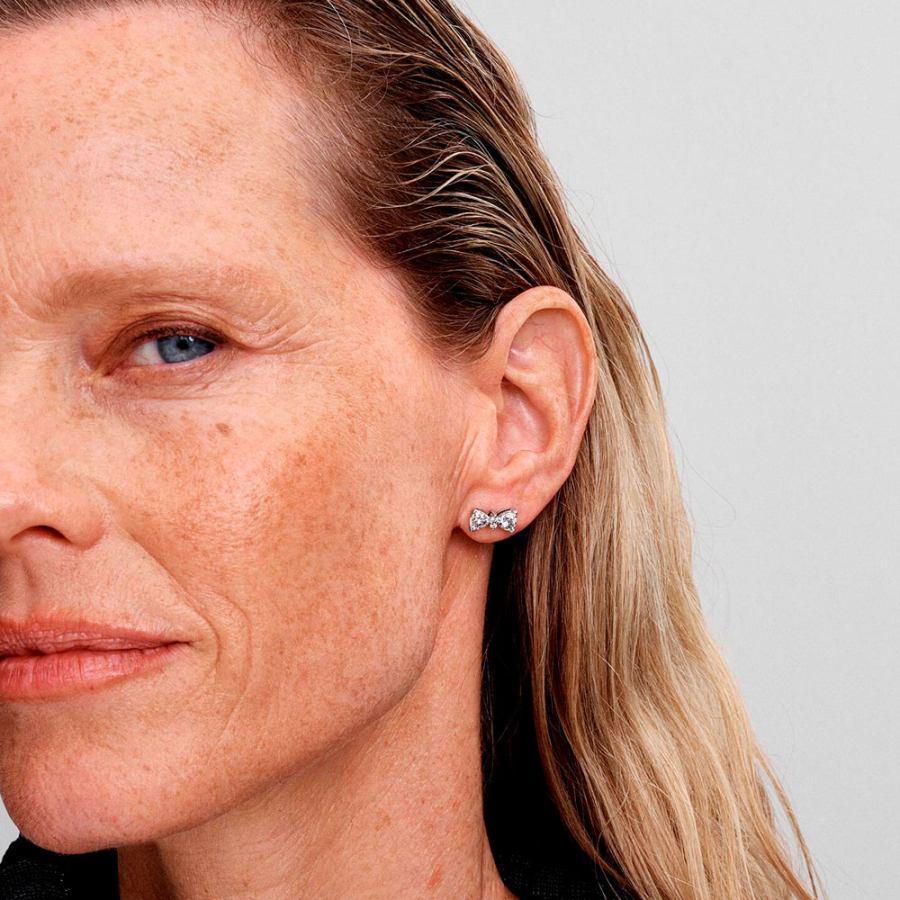 funkelnde-schleifen-ohrstecker-293506c01