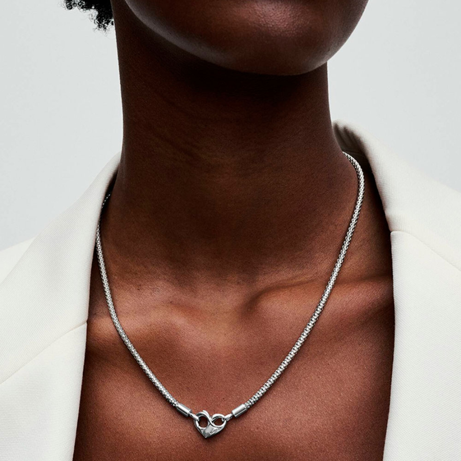 nietenbesetzte-kettenhalskette-392451c00 nietenbesetzte-kettenhalskette-392451c00