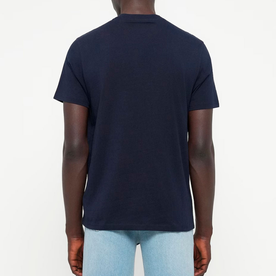 camiseta-con-inscripcion-del-logotipo