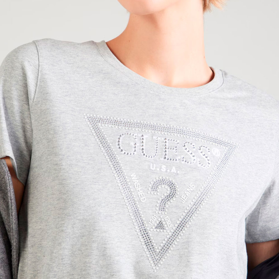 t-shirt-mit-dreieckslogo t-shirt-mit-dreieckslogo