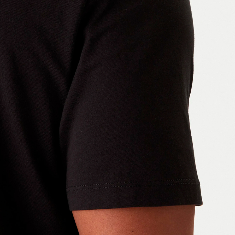 t-shirt-avec-monogramme-sur-le-devant