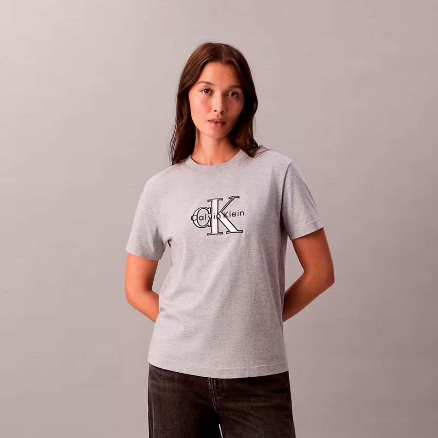 t-shirt-classique-avec-un-monogramme-lumineux t-shirt-classique-avec-un-monogramme-lumineux