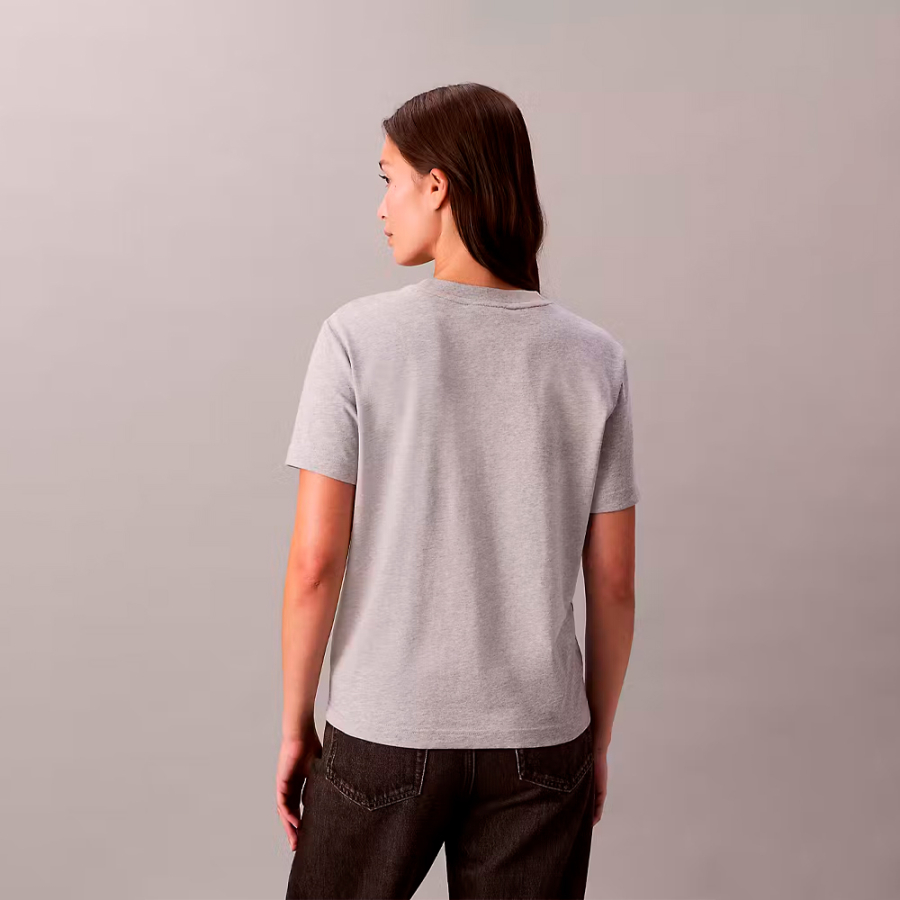 camiseta-classica-com-estampa-de-monologo-em-cores-vibrantes camiseta-classica-com-estampa-de-monologo-em-cores-vibrantes