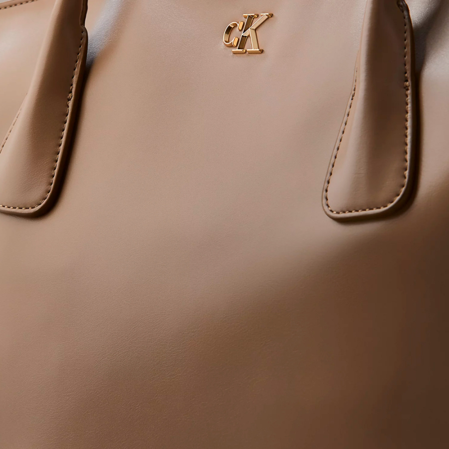 bolsa-tote-media-com-monograma-e-formato-de-cupula bolsa-tote-media-com-monograma-e-formato-de-cupula