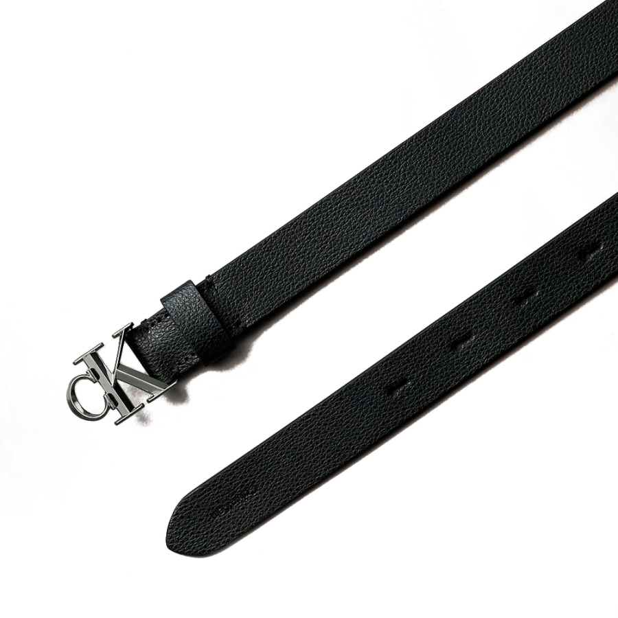 cinturon-de-piel-con-hebilla-con-monograma-de-microesferas