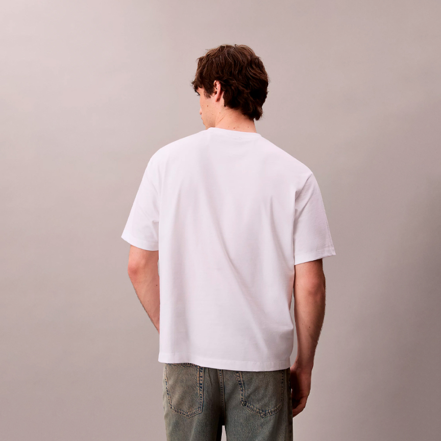 t-shirt-ampia-con-logo-grafico