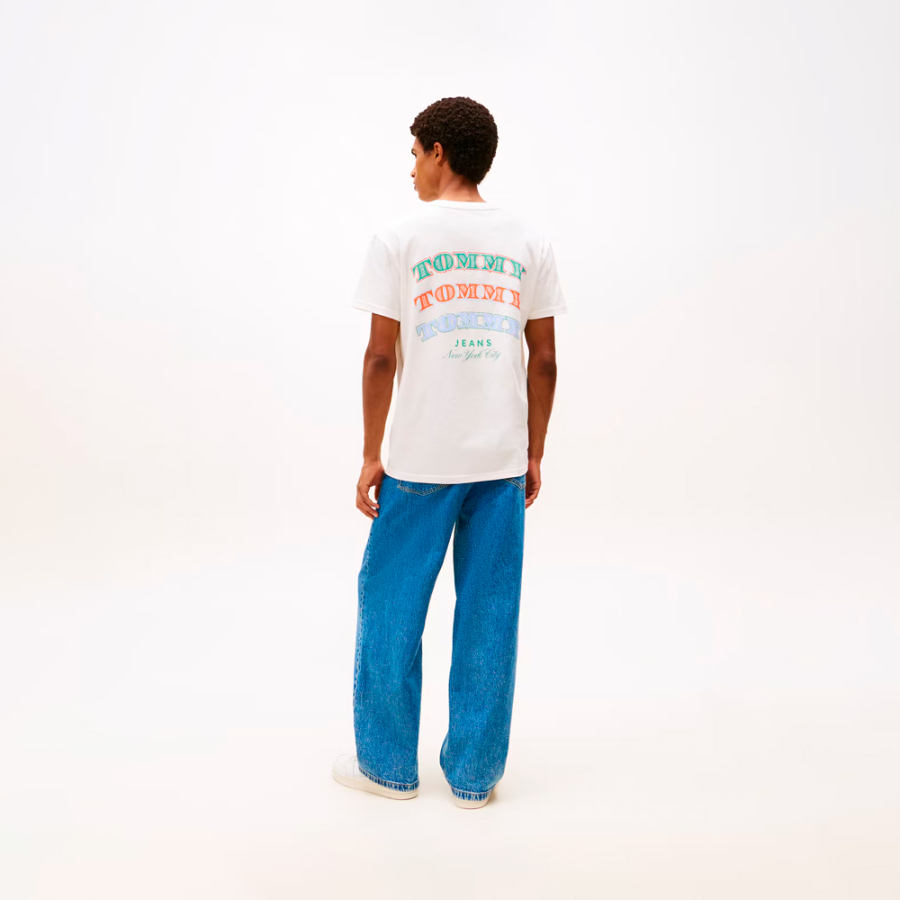 camiseta-de-corte-regular-com-estampa-nas-costas camiseta-de-corte-regular-com-estampa-nas-costas