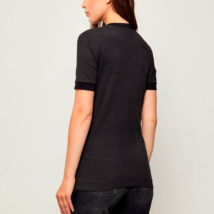 camiseta-mini-rose-cenida