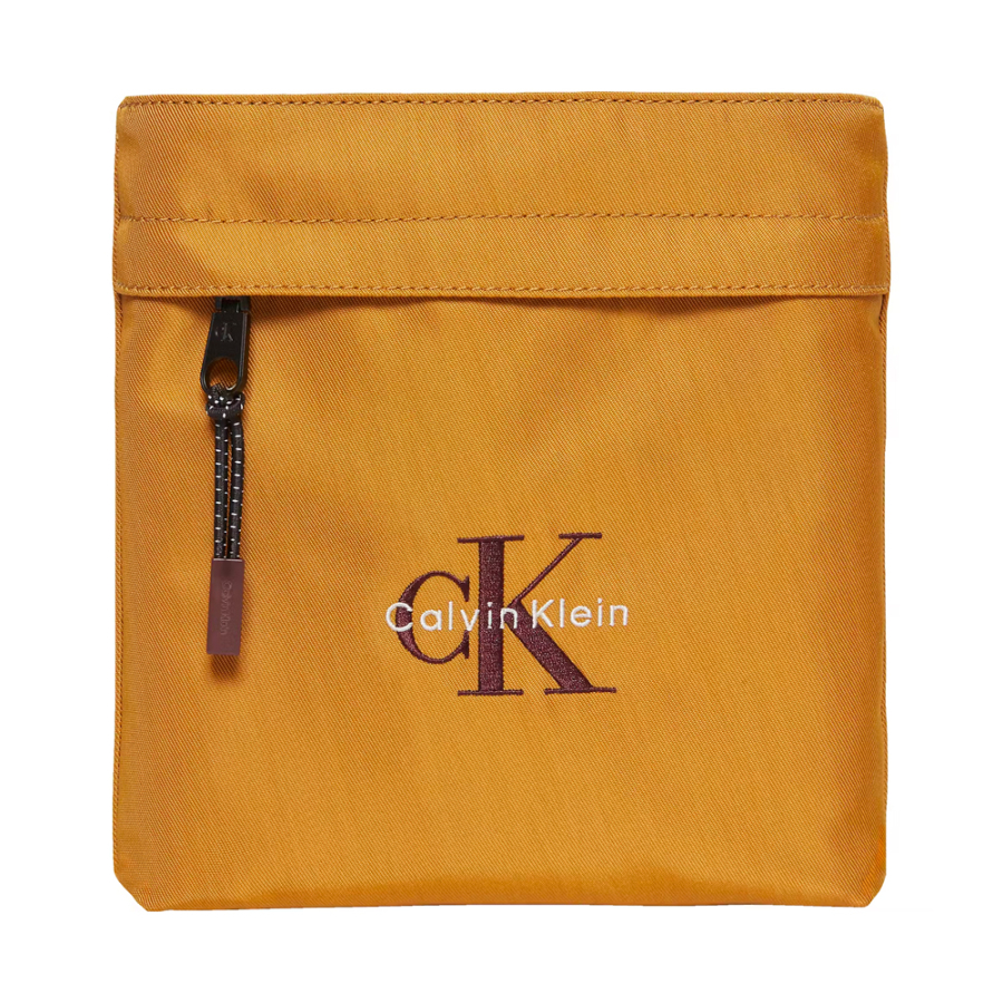flache-nylon-schultertasche-mit-monogramm-logo flache-nylon-schultertasche-mit-monogramm-logo