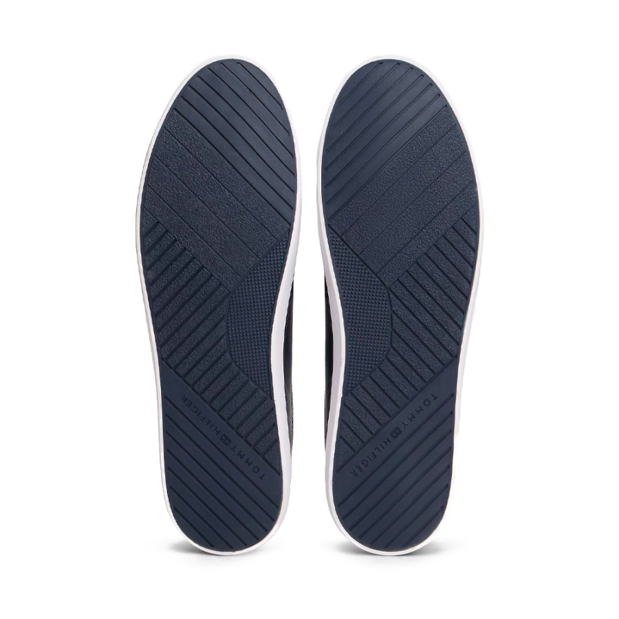 baskets-en-cuir-avec-logo