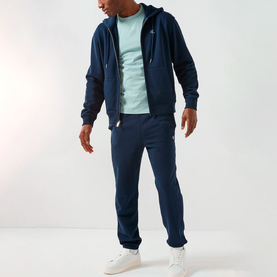 calca-jogger-com-monograma-em-tecido-atoalhado calca-jogger-com-monograma-em-tecido-atoalhado