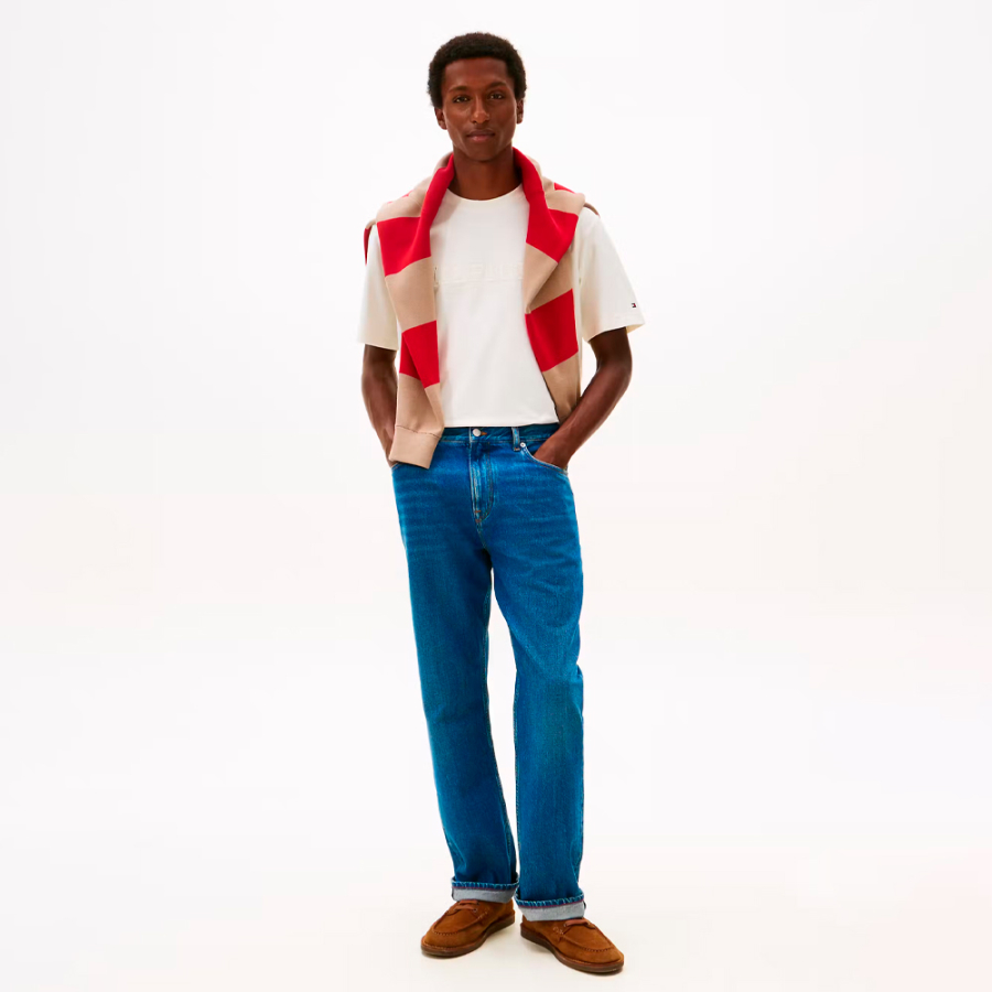 camiseta-de-gola-redonda-com-logotipo-bordado camiseta-de-gola-redonda-com-logotipo-bordado