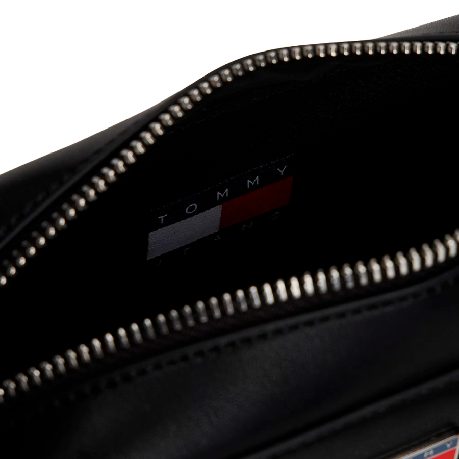 essential-crossbody-bag-with-metal-logo essential-crossbody-bag-with-metal-logo