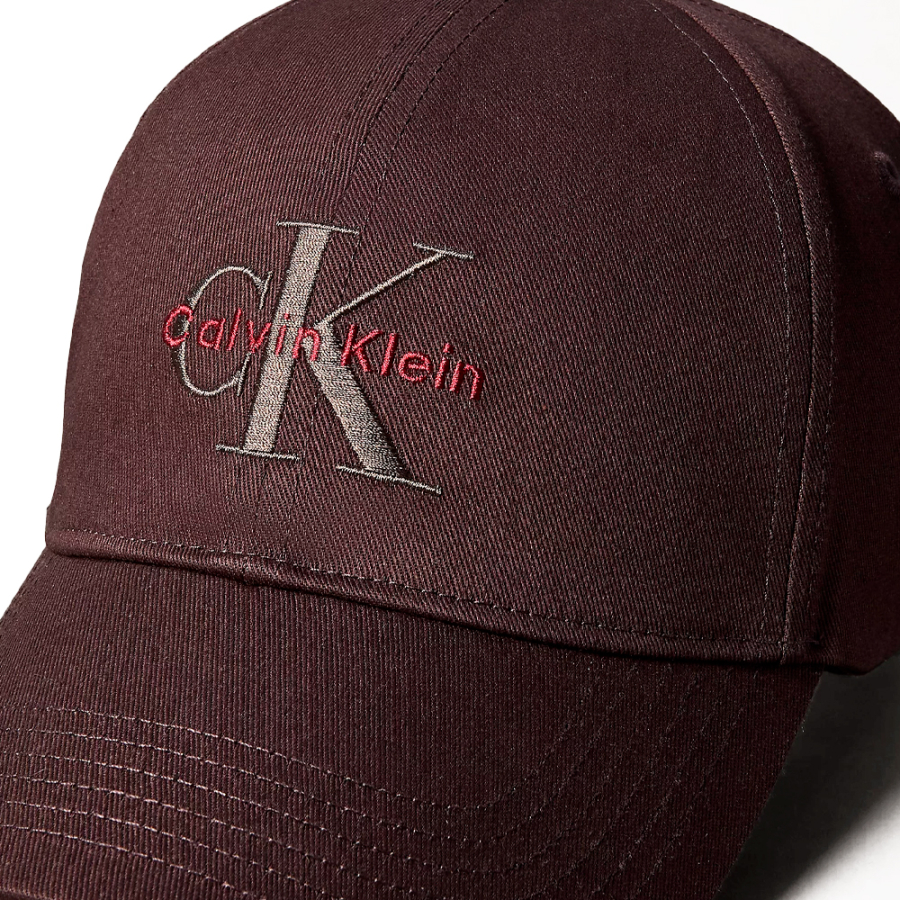 gorra-de-beisbol-con-logo-monograma-bordado gorra-de-beisbol-con-logo-monograma-bordado