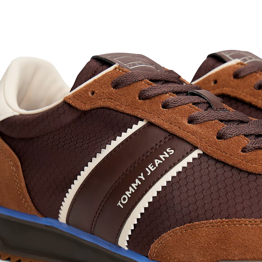 sneakers-retro-con-un-mix-di-texture sneakers-retro-con-un-mix-di-texture