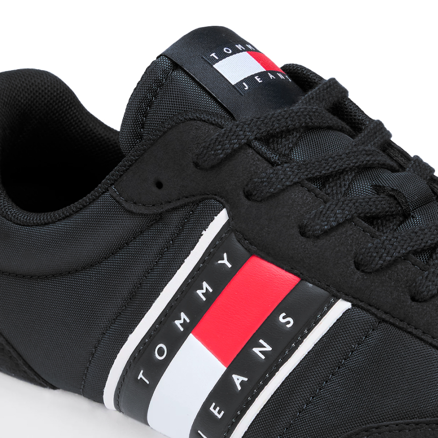 baskets-avec-un-melange-de-textures