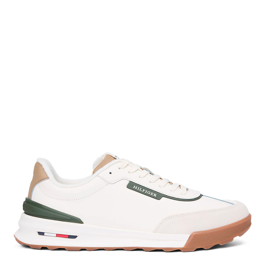 retro-sneaker-mit-einem-mix-aus-verschiedenen-texturen retro-sneaker-mit-einem-mix-aus-verschiedenen-texturen