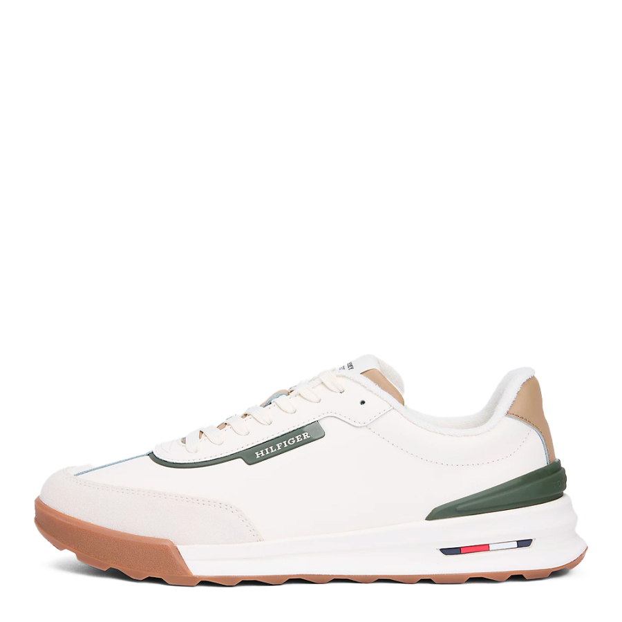 baskets-retro-avec-un-melange-de-textures