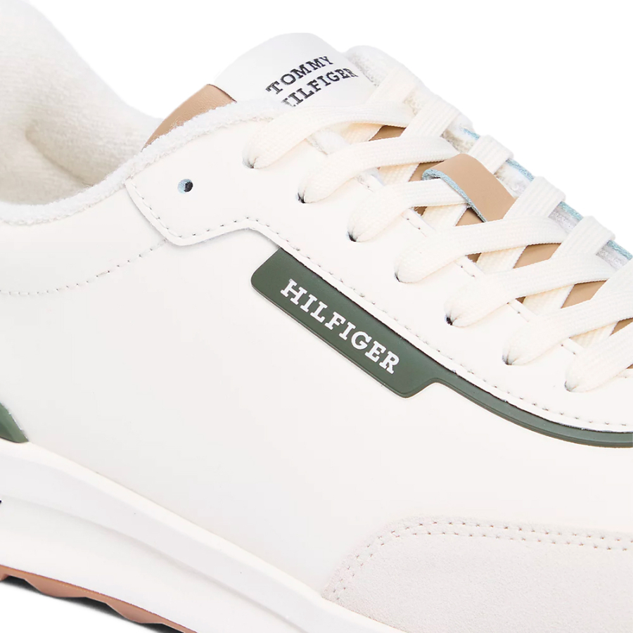 tenis-retro-com-uma-mistura-de-texturas tenis-retro-com-uma-mistura-de-texturas