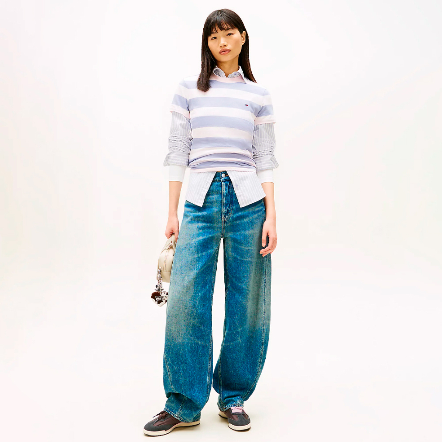 gestricktes-t-shirt-mit-gesticktem-logo