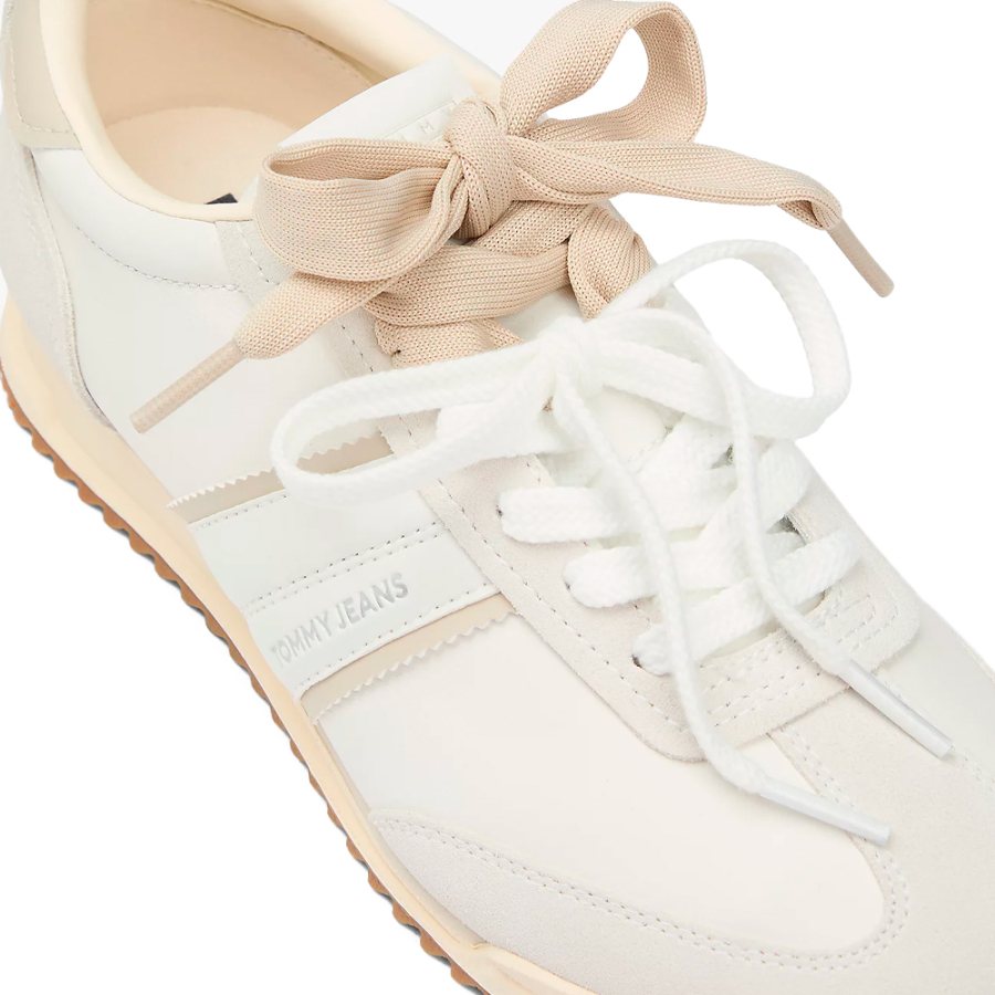 niedrig-geschnittene-ledersneaker