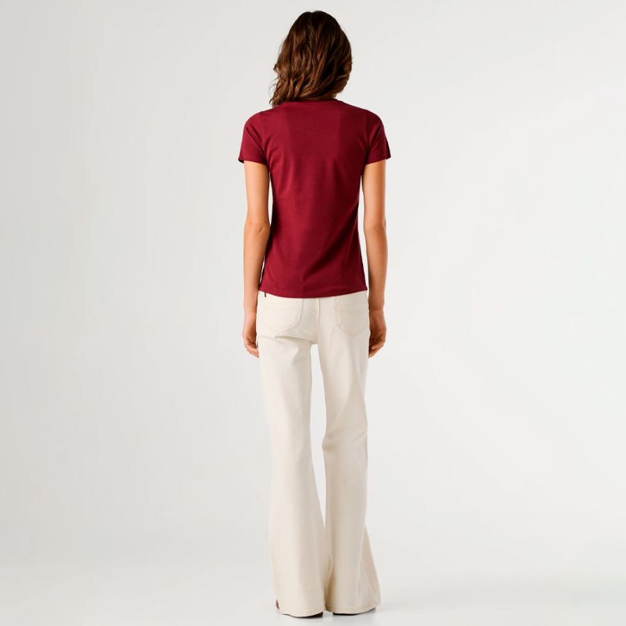 schmal-geschnittenes-t-shirt-mit-logodruck