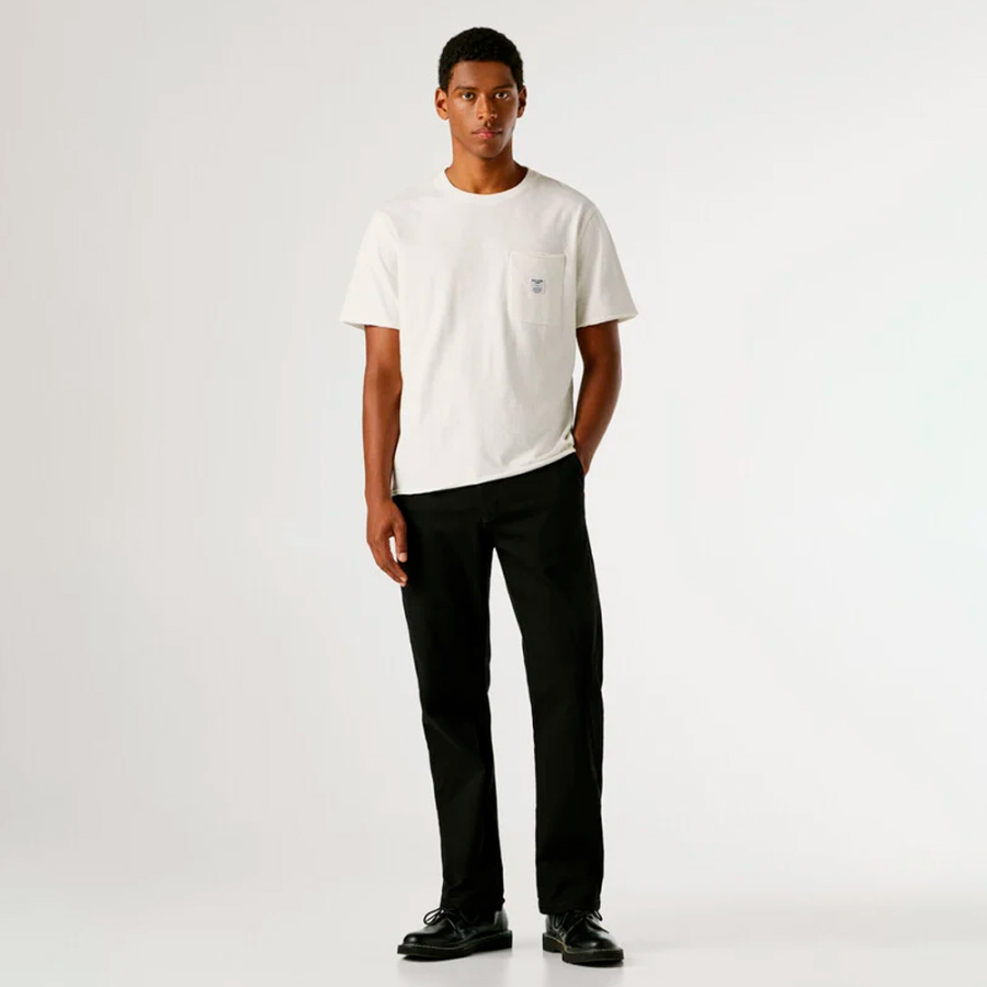 normal-geschnittenes-t-shirt-mit-vordertasche