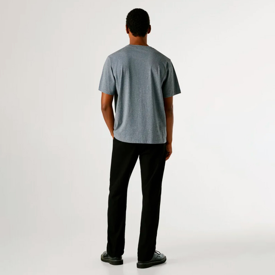 normal-geschnittenes-t-shirt-mit-aufgedrucktem-logo