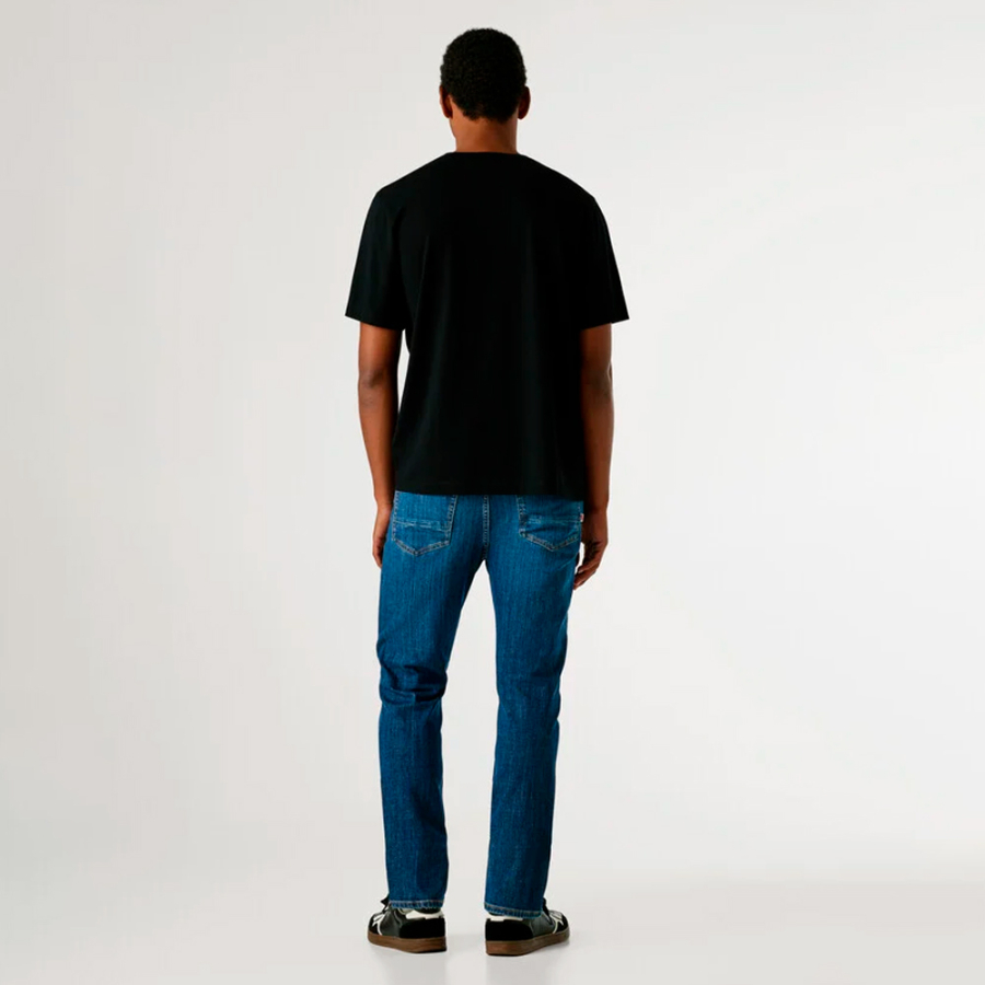 normal-geschnittenes-t-shirt-mit-aufgedrucktem-logo