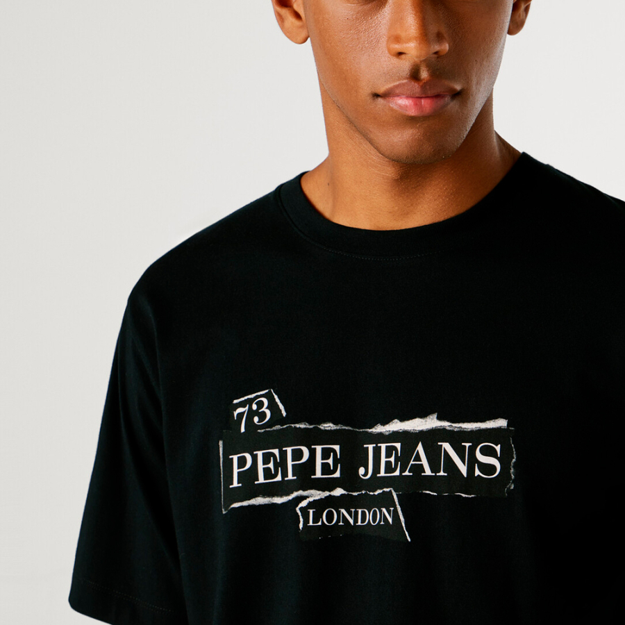 camiseta-de-corte-regular-com-estampa-do-logotipo camiseta-de-corte-regular-com-estampa-do-logotipo