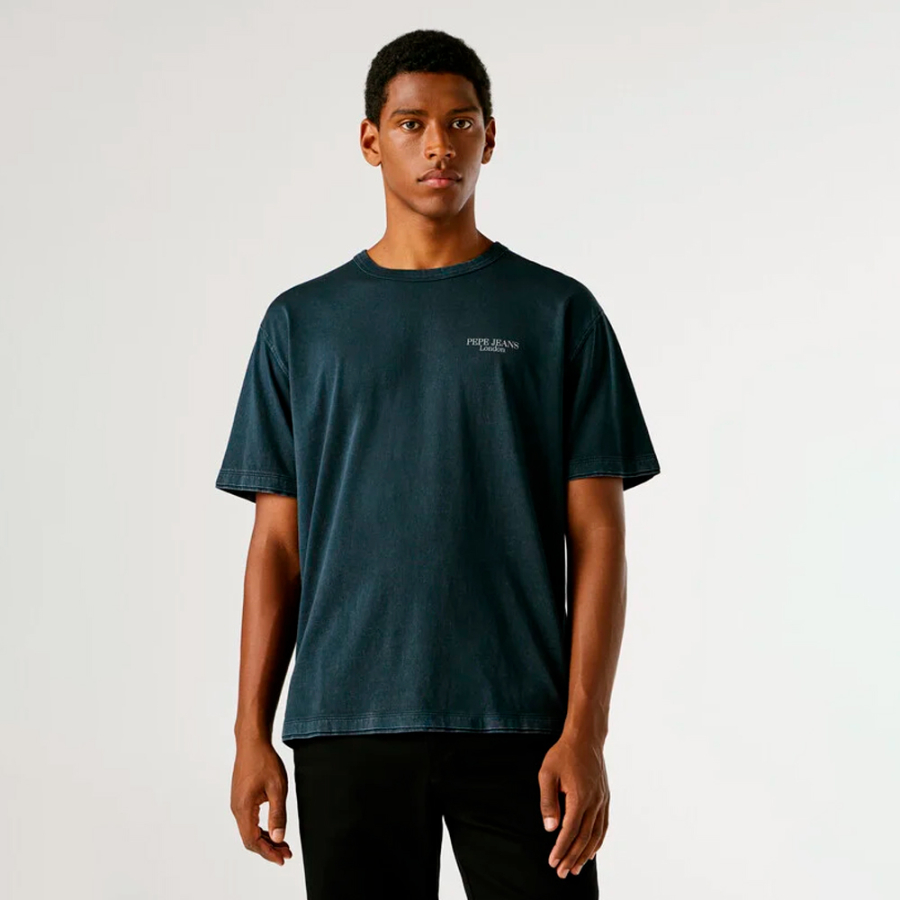 t-shirt-con-stampa-sul-retro-vestibilita-comoda