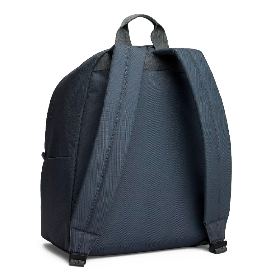 mochila-essential-con-logo mochila-essential-con-logo