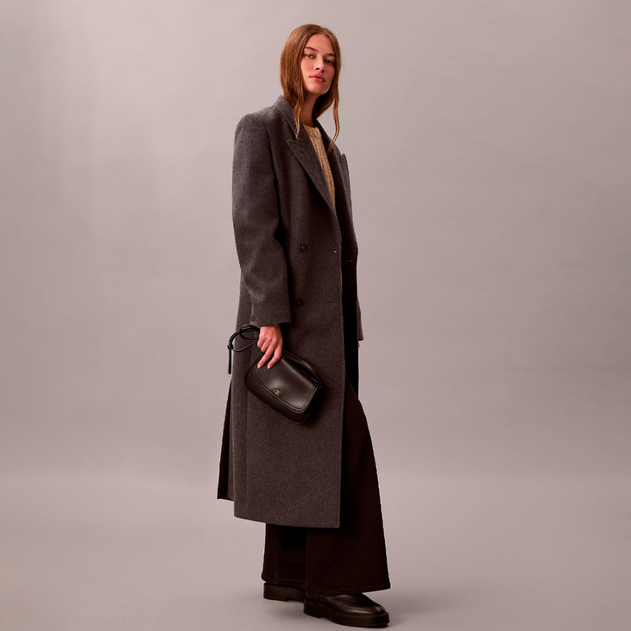 bolsa-con-solapa-para-camara-con-monograma bolsa-con-solapa-para-camara-con-monograma