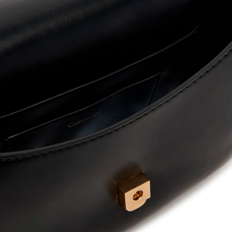 bolsa-con-solapa-para-camara-con-monograma bolsa-con-solapa-para-camara-con-monograma