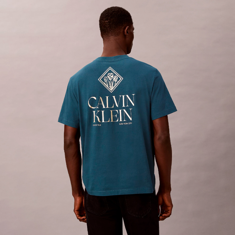 t-shirt-a-logo-graphique-rose-classique