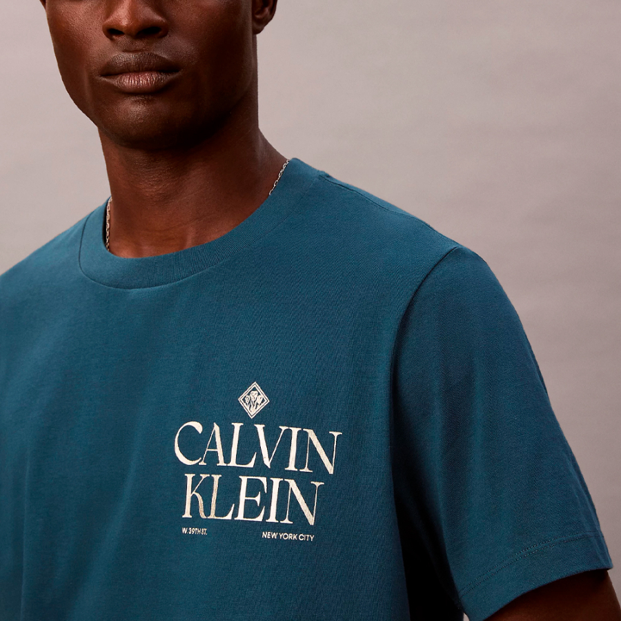 camiseta-com-estampa-de-rosa-classica