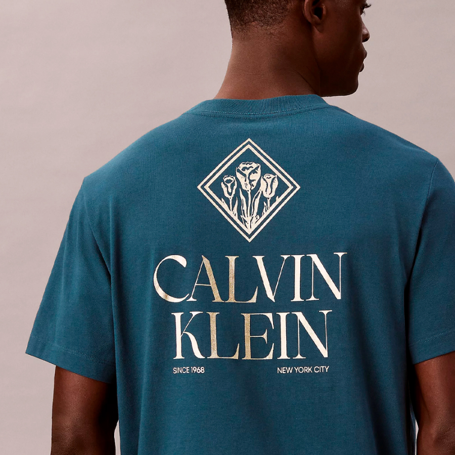 camiseta-com-estampa-de-rosa-classica