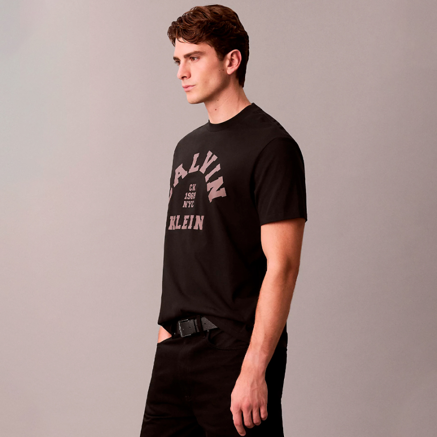 t-shirt-universitaire-ample-avec-logo-graphique