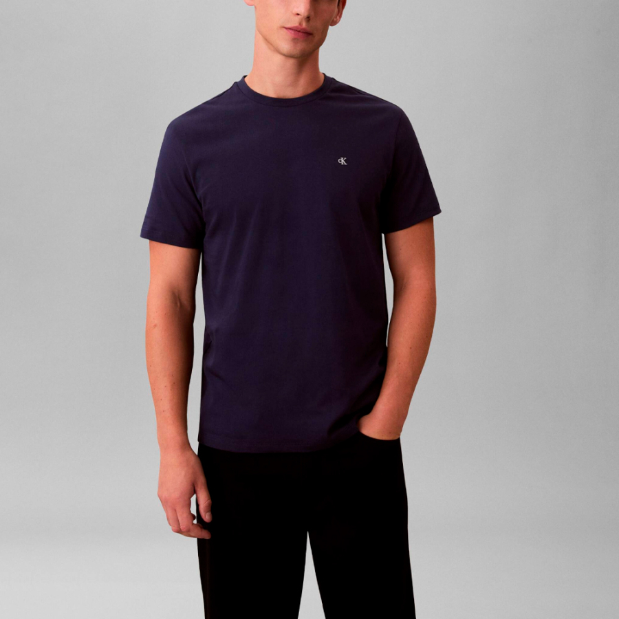 klassisches-monogrammiertes-t-shirt