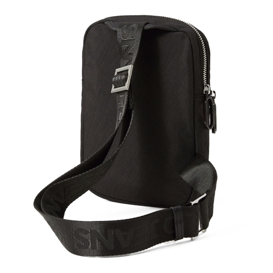 praktische-umhangetasche-mit-kordel