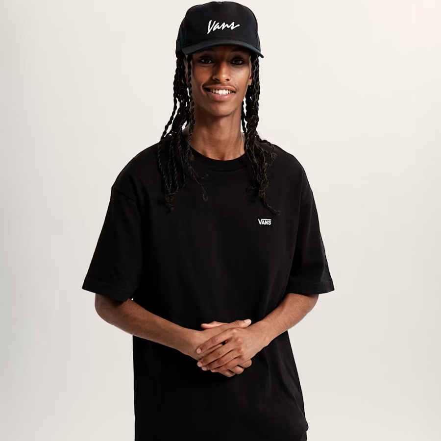 t-shirt-mit-logo-auf-der-linken-brust t-shirt-mit-logo-auf-der-linken-brust