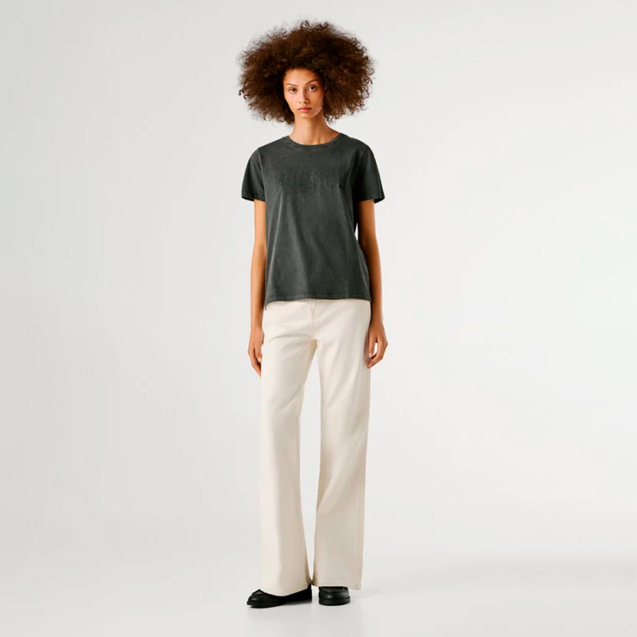 t-shirt-mit-aufgedrucktem-logo t-shirt-mit-aufgedrucktem-logo