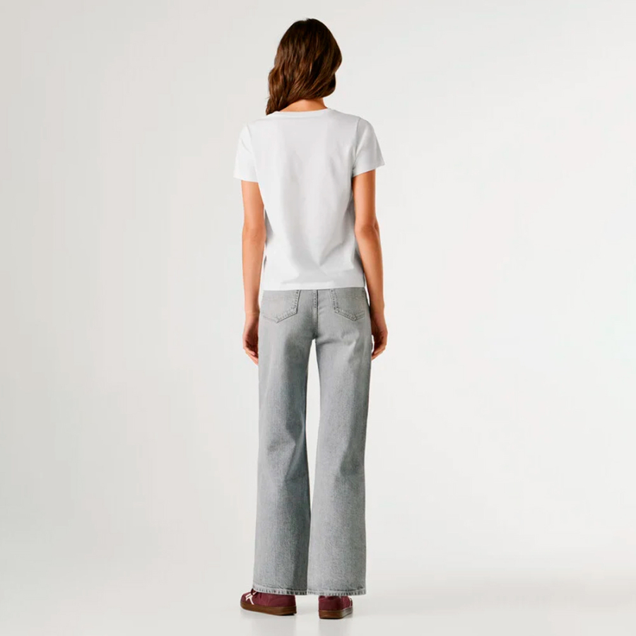 camiseta-com-logo-de-strass