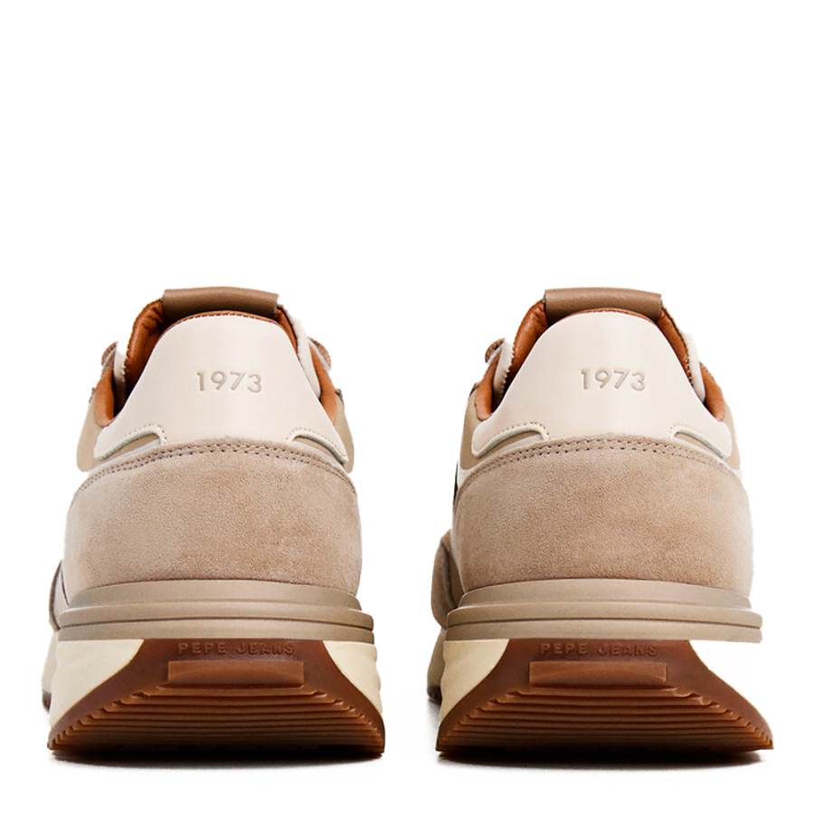 zapatillas-con-detalles-en-ante