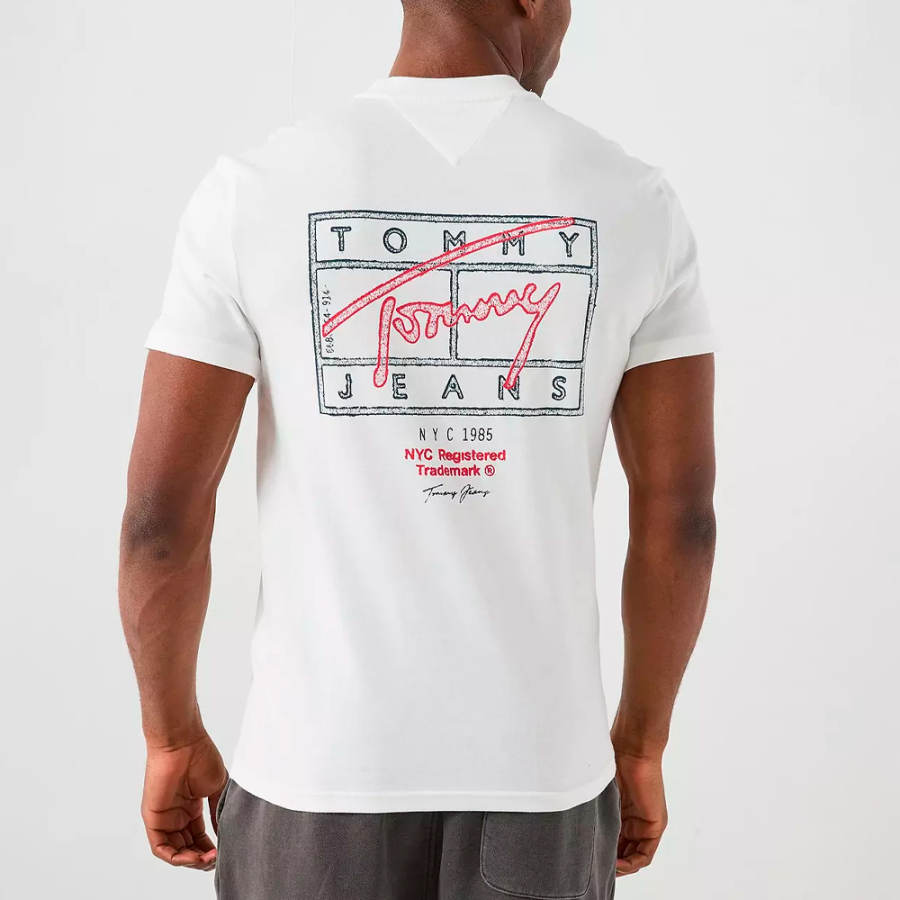 t-shirt-con-loghi-effetto-spray