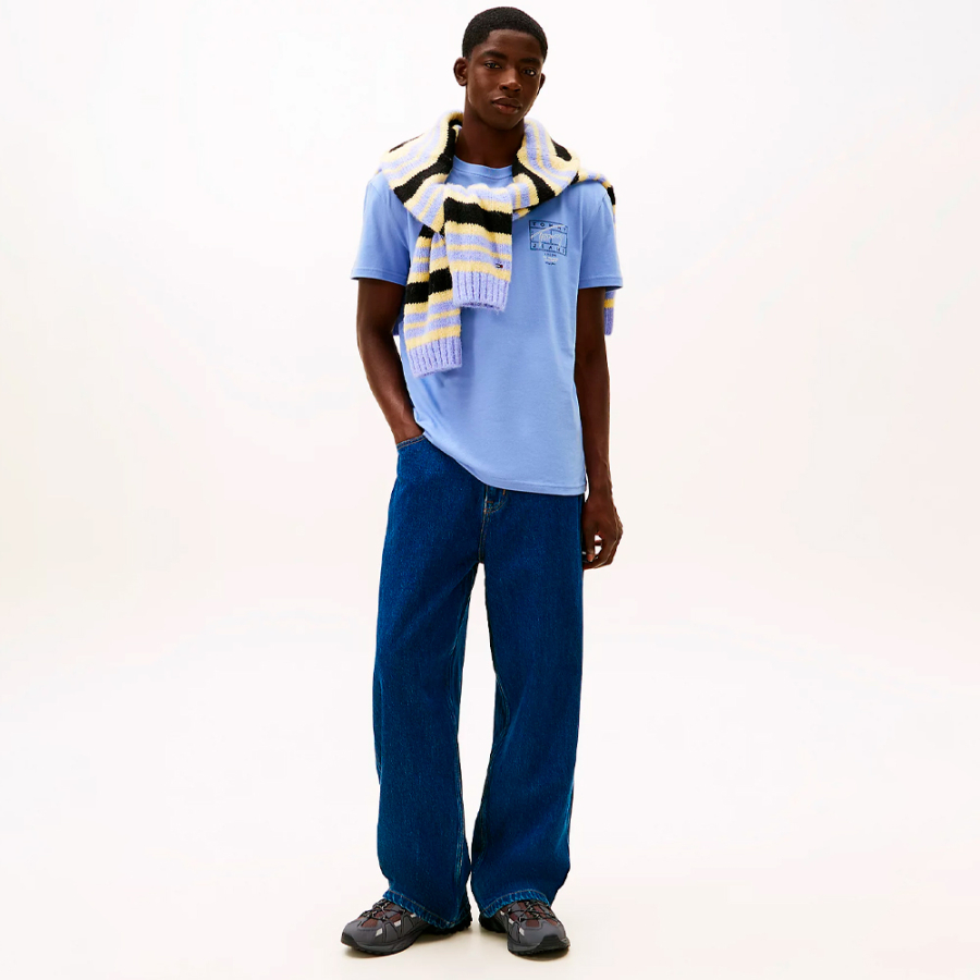 t-shirt-avec-logos-effet-spray