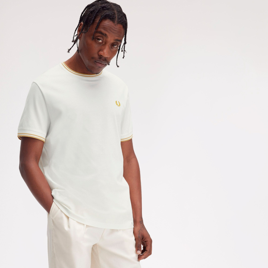 t-shirt-con-rifiniture-a-due-righe