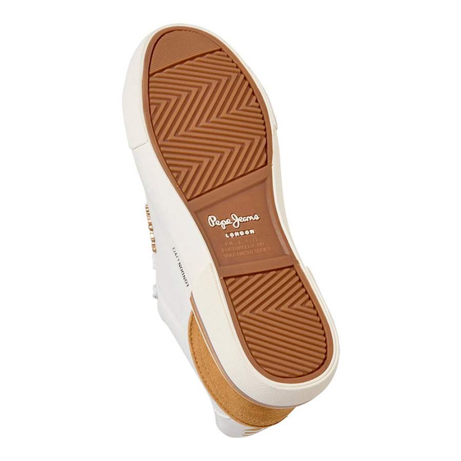 tenis-classicos-com-detalhes-em-camurca