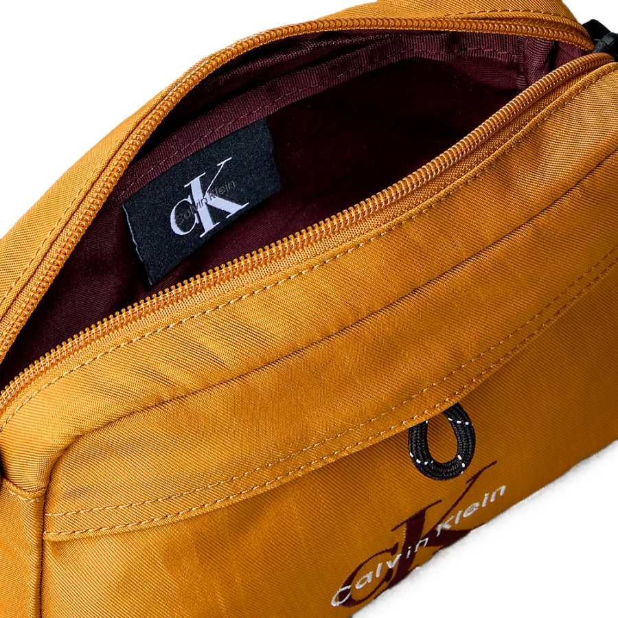 sac-bandouliere-en-nylon-pour-appareil-photo-avec-logo-bien-visible sac-bandouliere-en-nylon-pour-appareil-photo-avec-logo-bien-visible